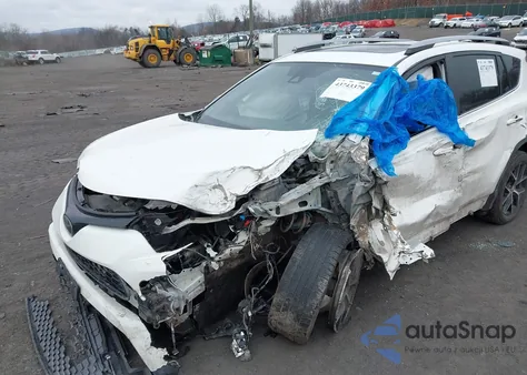 2018 Toyota Rav4 Se z USA, uszkodzony, nr VIN JTMJFREV7JJ221747